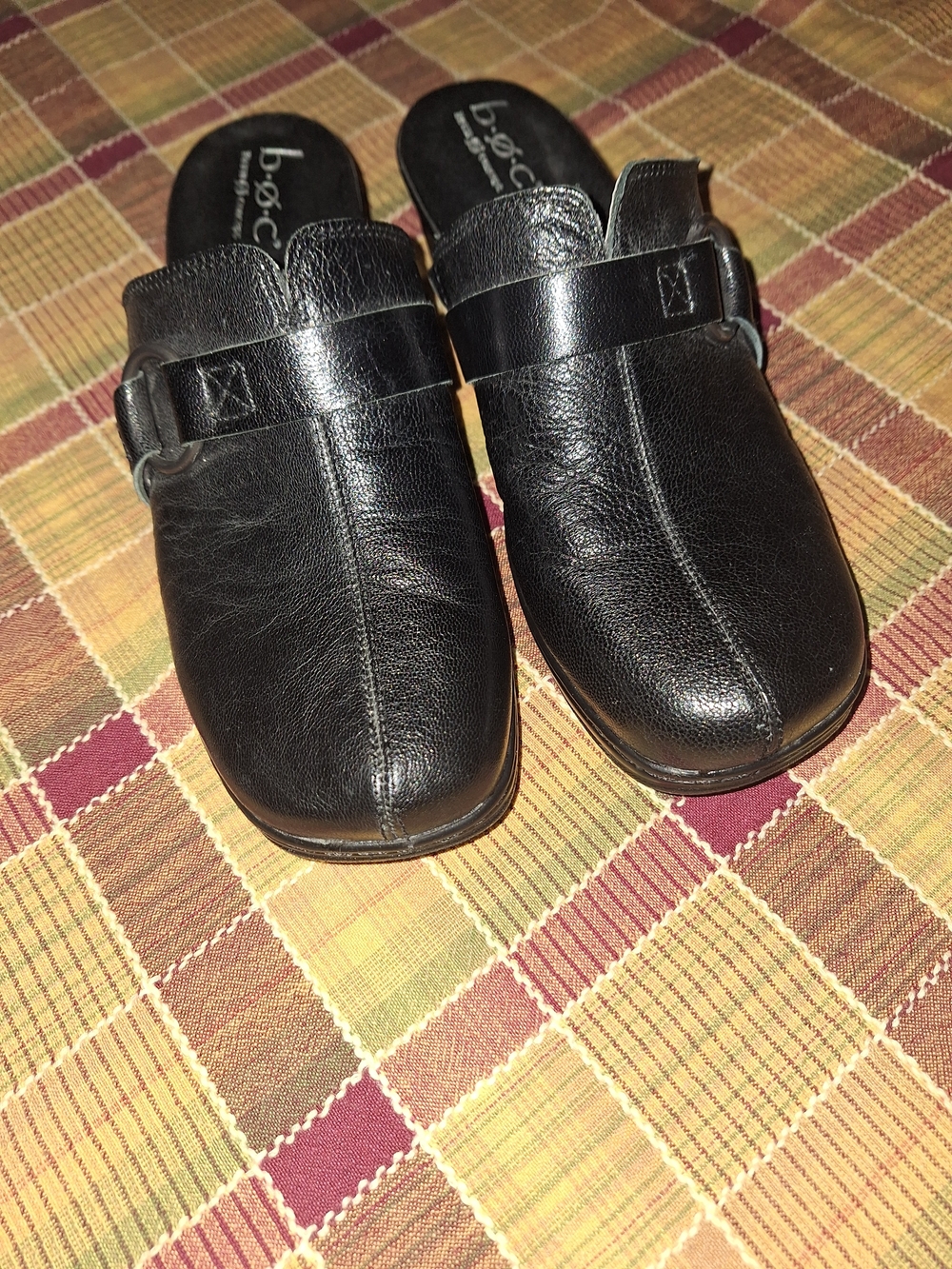b.o.c. Womens Black Leather Slip-On Clogs 9